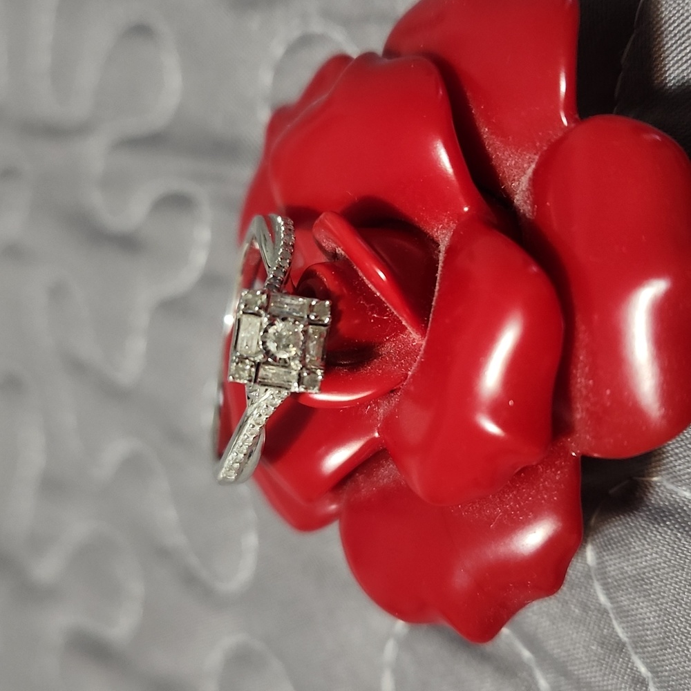 Diamond ring - Picture 2 of 3